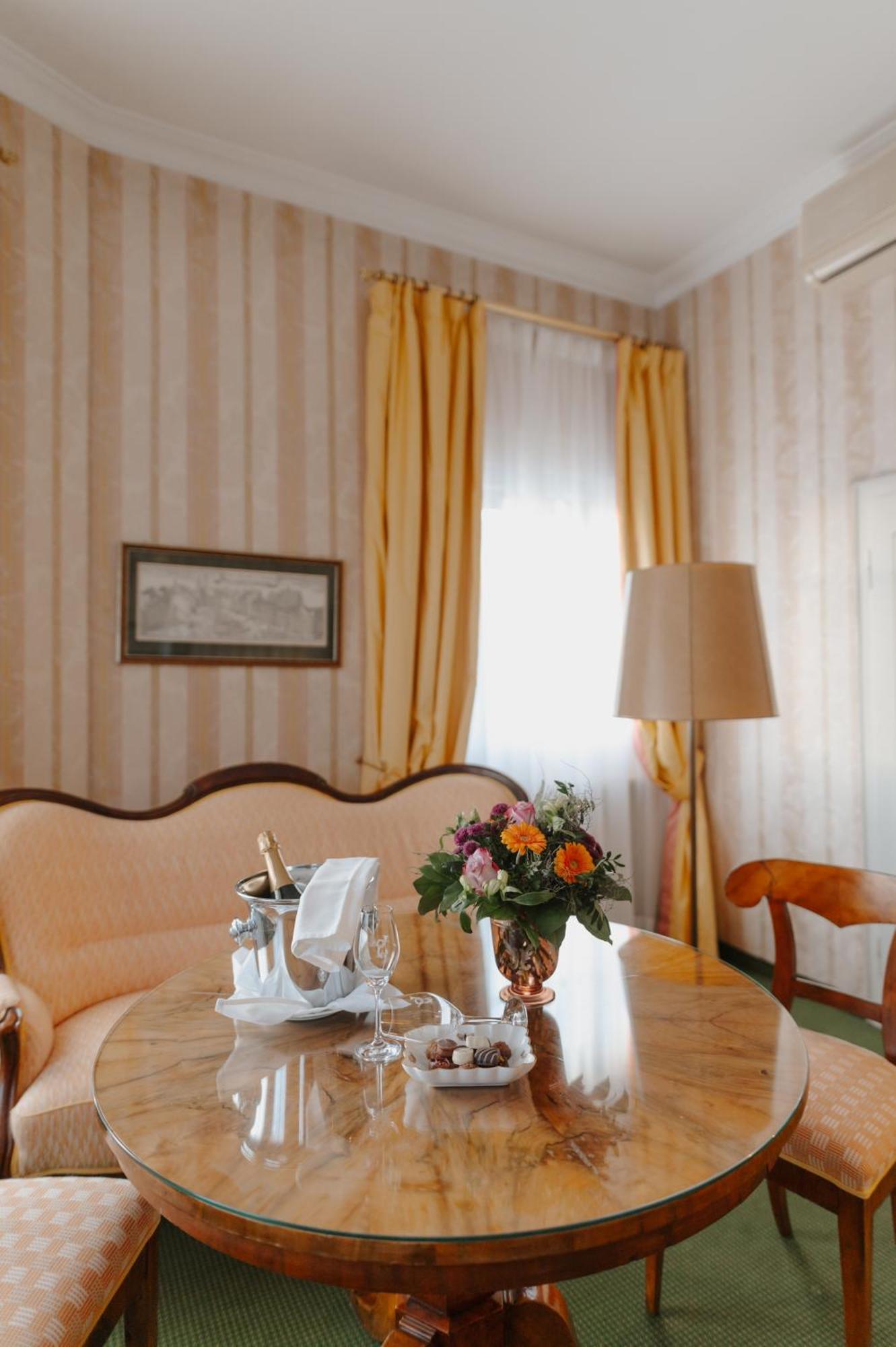 Romantik Hotel Zur Post Fuerstenfeldbruck Luaran gambar